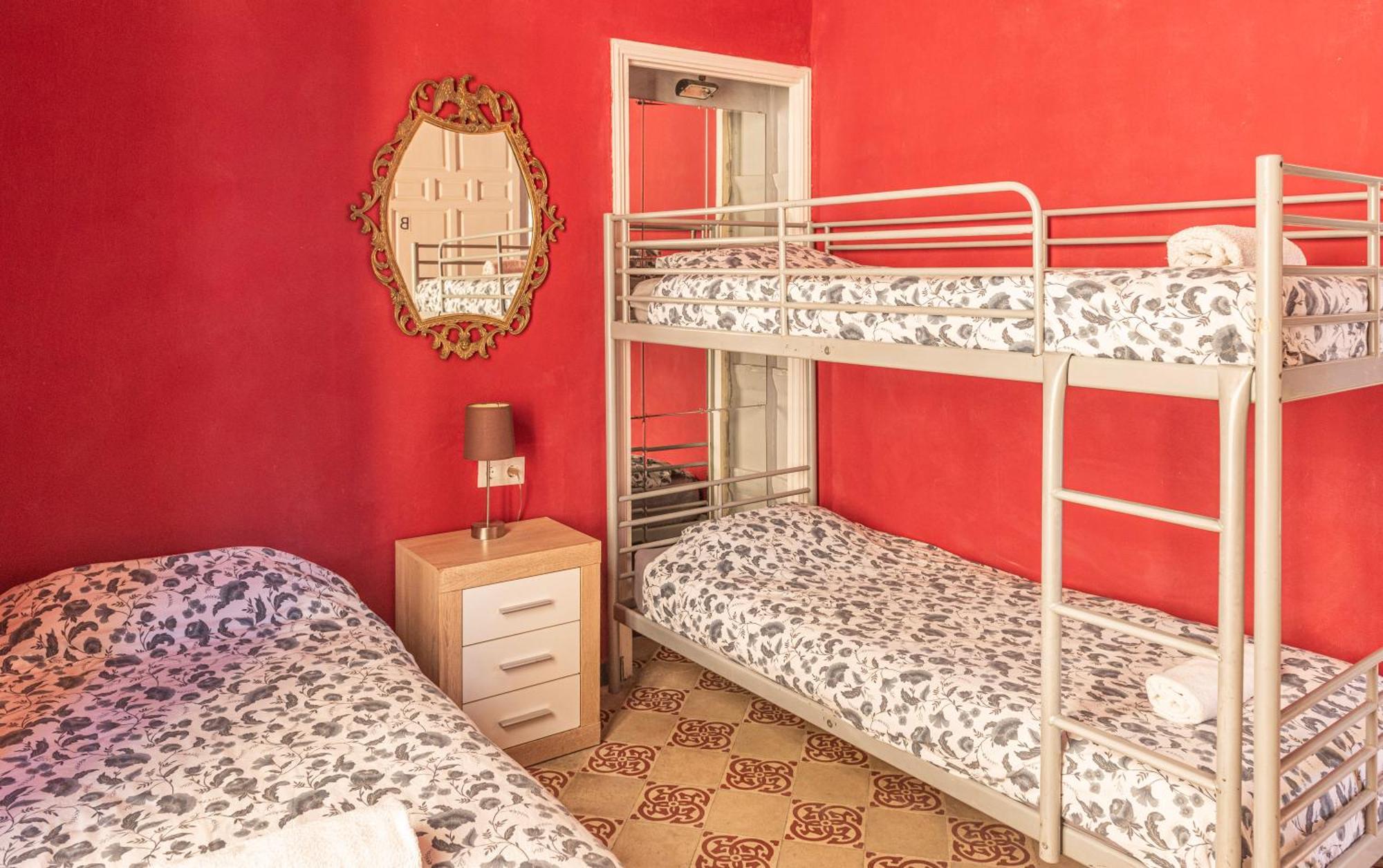 Private Rooms In Historic Building On The Square Málaga Eksteriør billede
