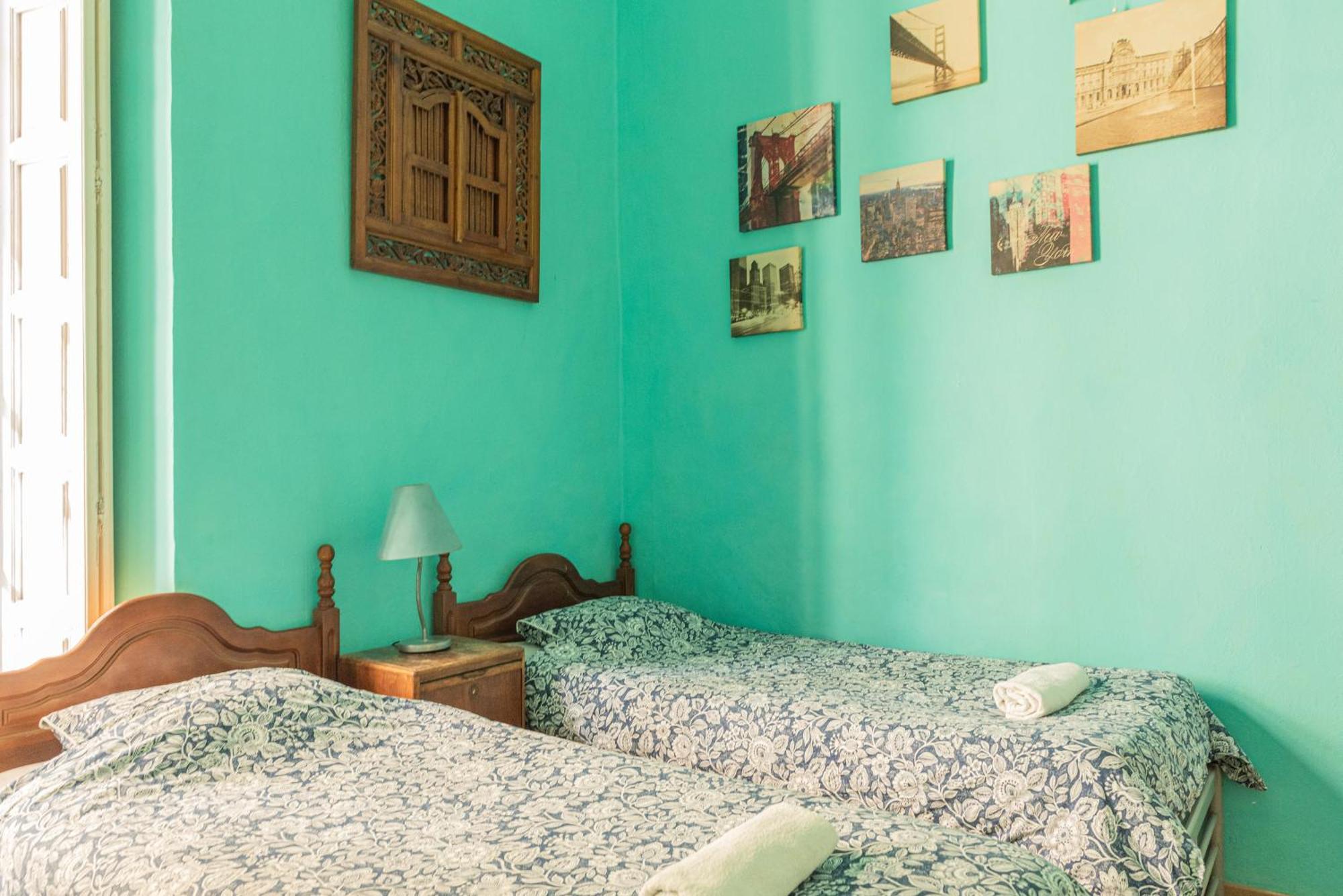 Private Rooms In Historic Building On The Square Málaga Eksteriør billede