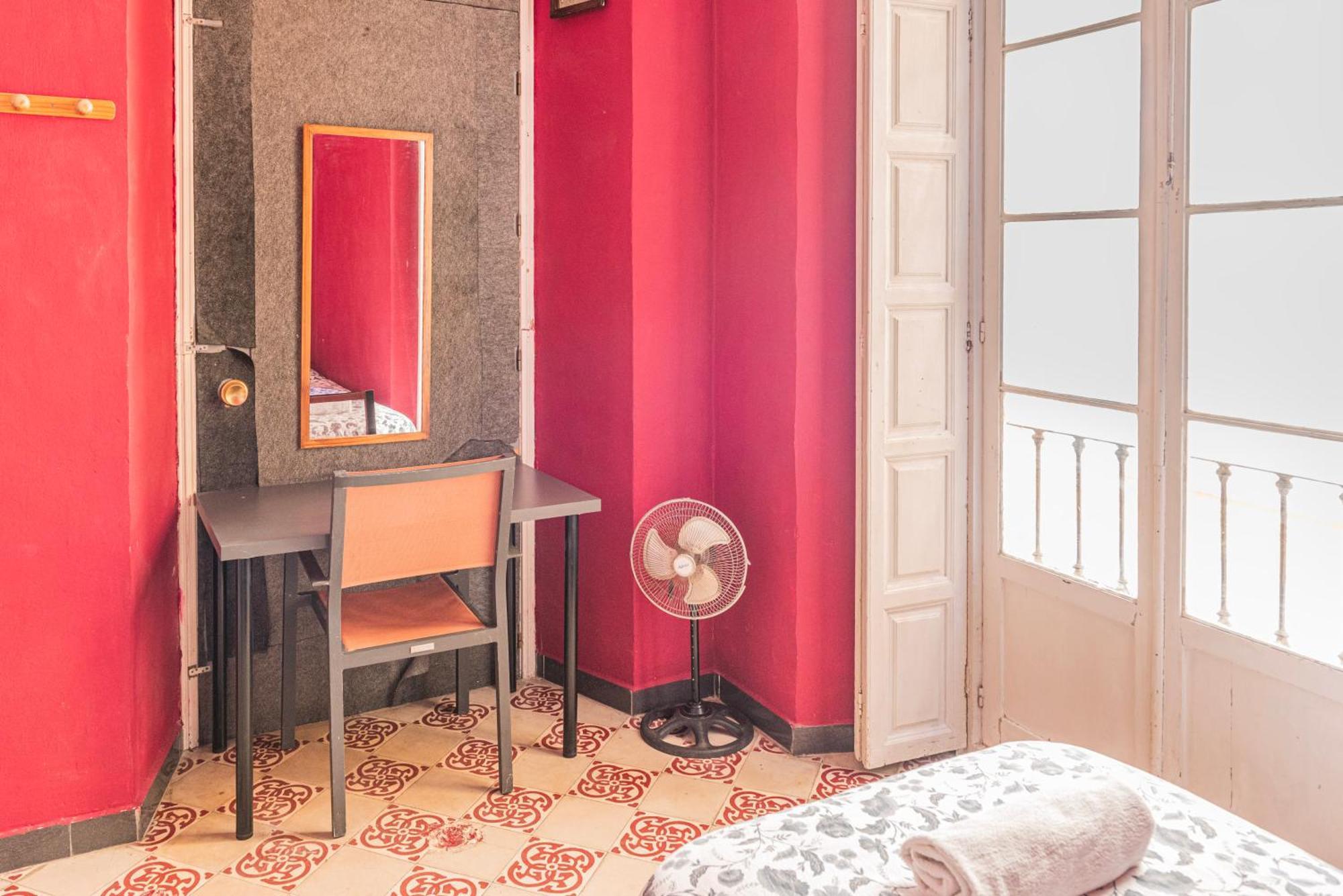 Private Rooms In Historic Building On The Square Málaga Eksteriør billede