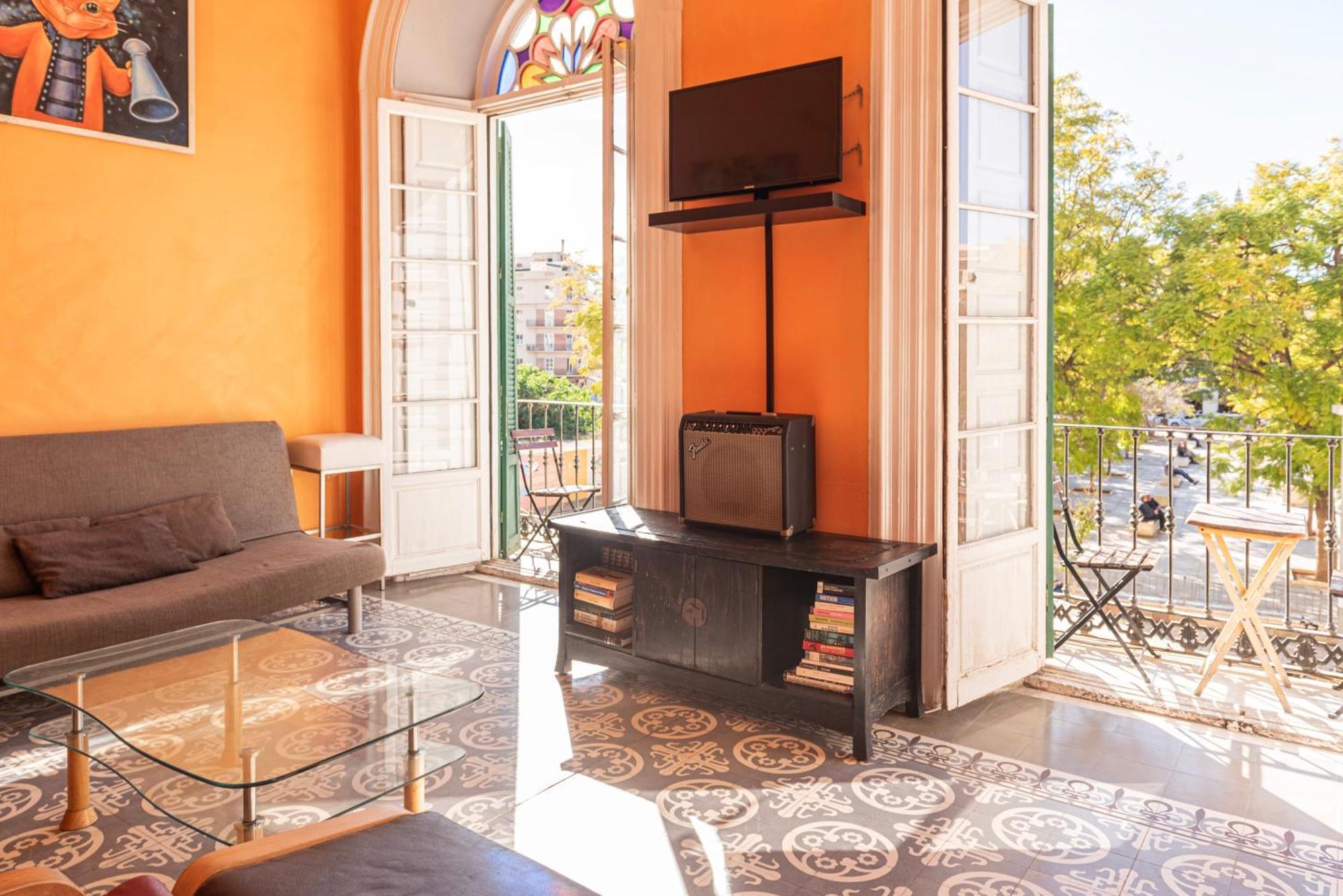 Private Rooms In Historic Building On The Square Málaga Eksteriør billede