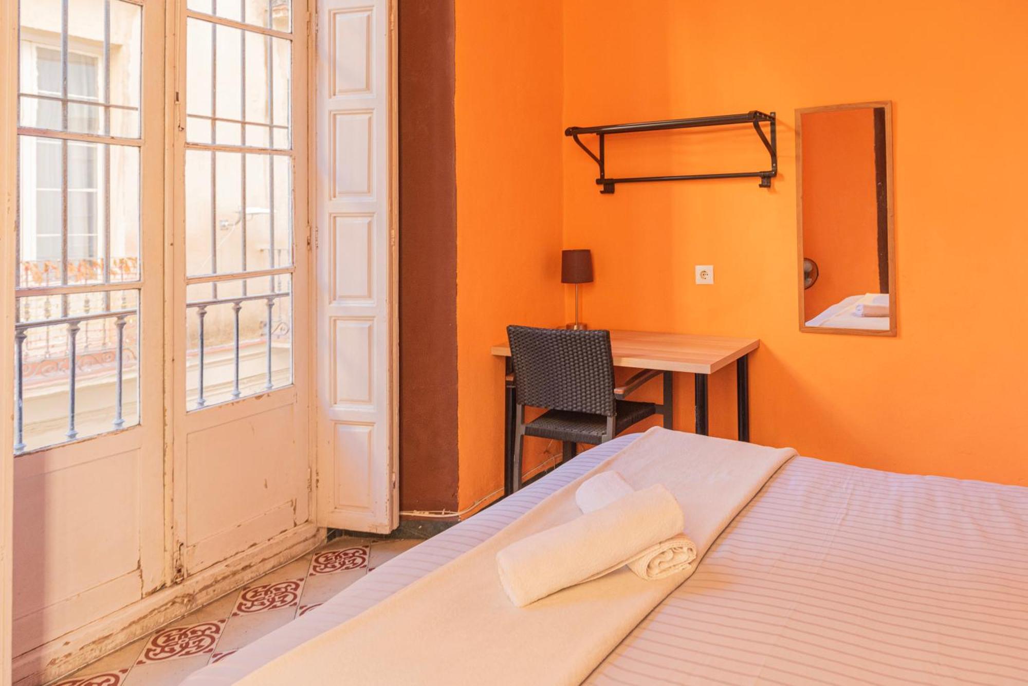 Private Rooms In Historic Building On The Square Málaga Eksteriør billede