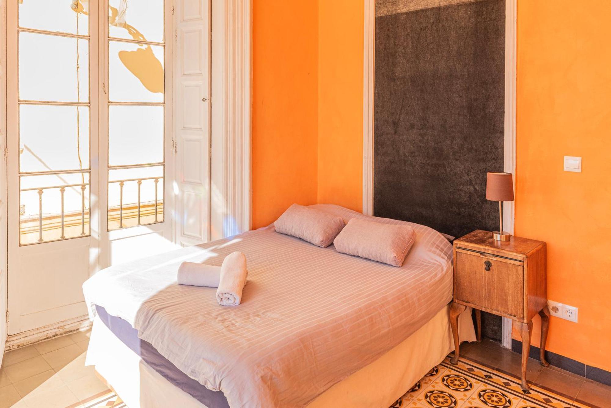 Private Rooms In Historic Building On The Square Málaga Eksteriør billede